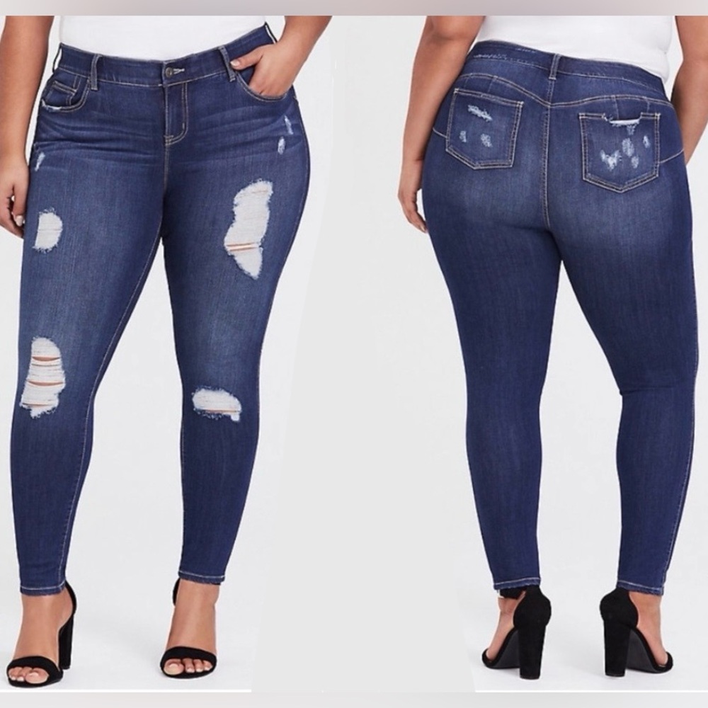 torrid Dark Wash Bombshell Skinny Premium Stretch Distressed Blue Jean 24S/Short